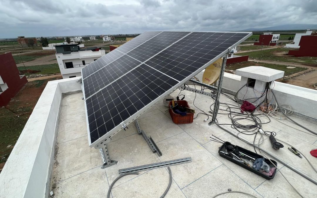 Installation solaire d’injection triphasé de 5 kw réaliser avec succès avec des panneaux solaires d’une puissance de 545 w